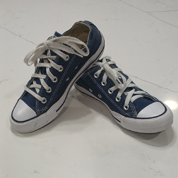 Converse Navy Canvas Sneakers with White Soles Pre-owned Women Sz 6 Men Sz 4 - Picture 1 of 8